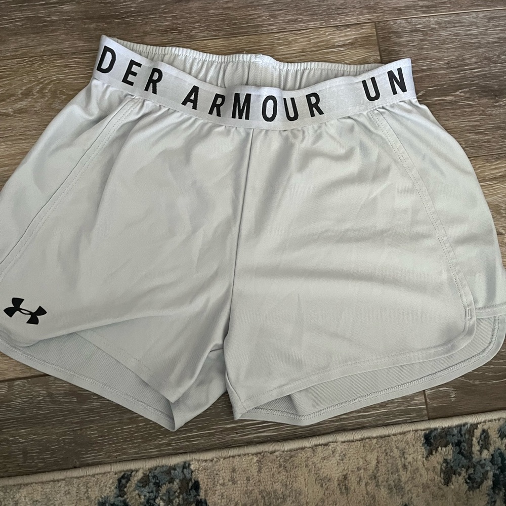Light grey women’s small under armour shorts